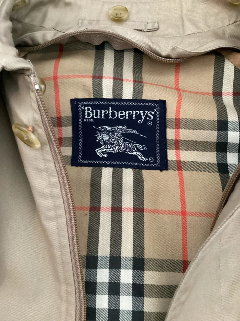 Burberry Men’s Tan Trench Jacket with Signature Check Lining - Picture 2 of 7